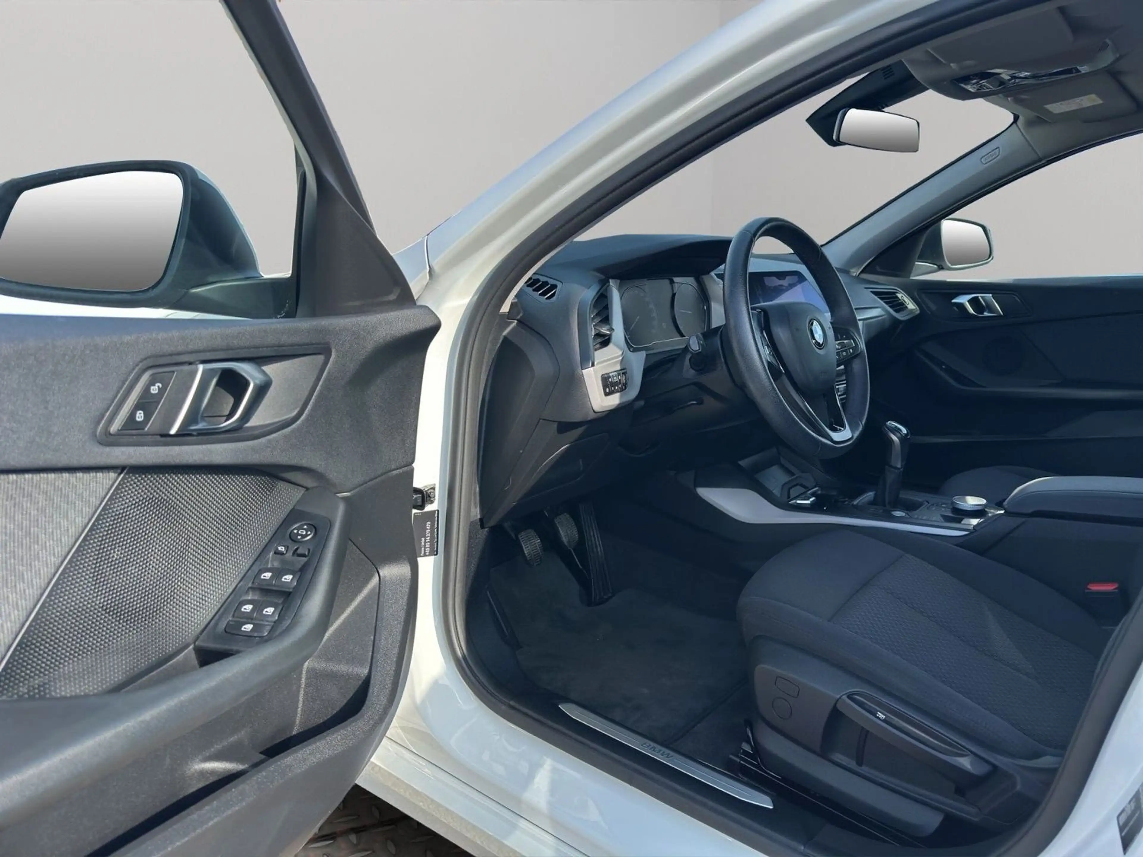 BMW 118 i Advantage LED Navi Kamera Pano — photo 10