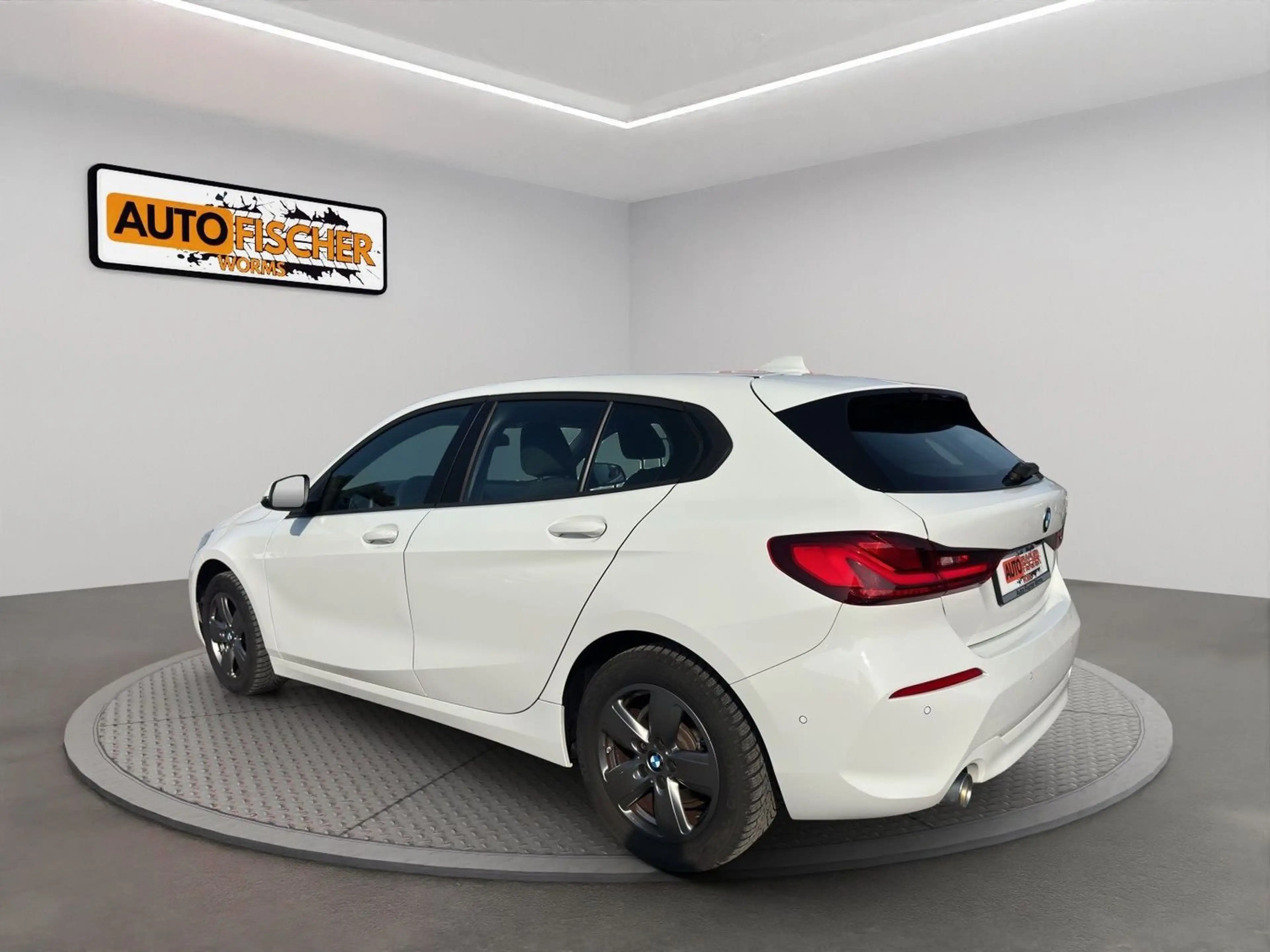 BMW 118 i Advantage LED Navi Kamera Pano — photo 5