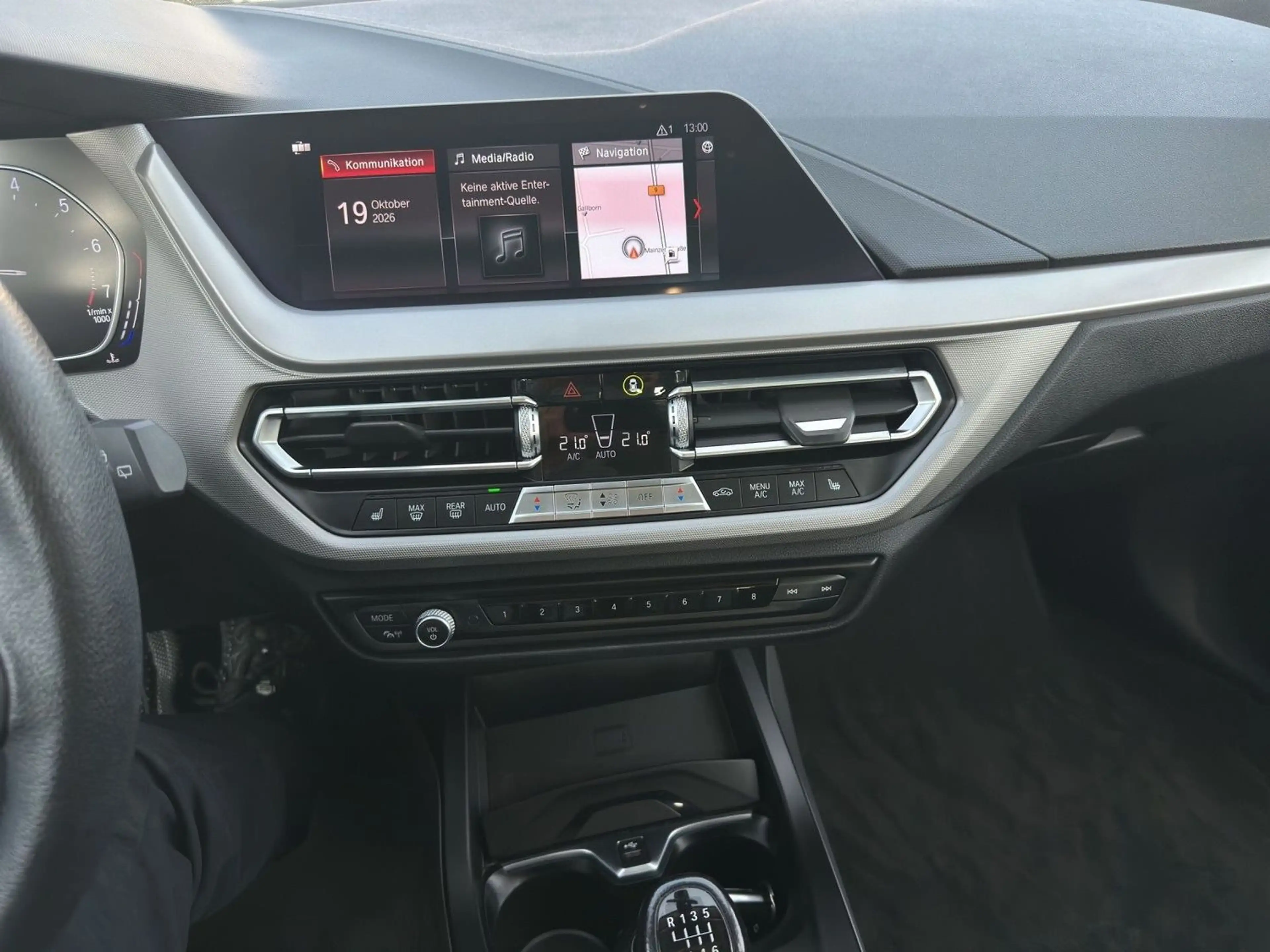 BMW 118 i Advantage LED Navi Kamera Pano — photo 18