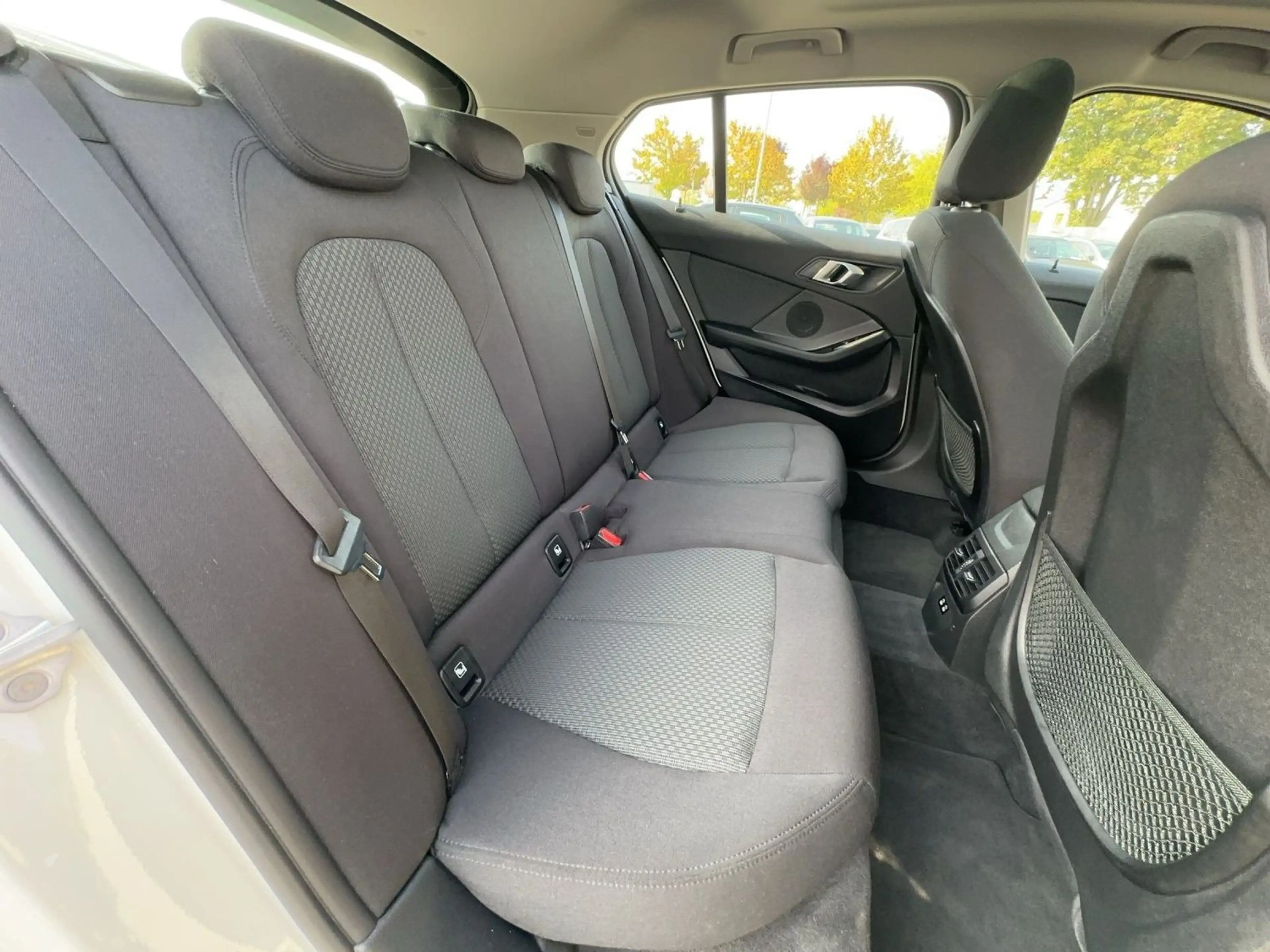 BMW 118 i Advantage LED Navi Kamera Pano — photo 29