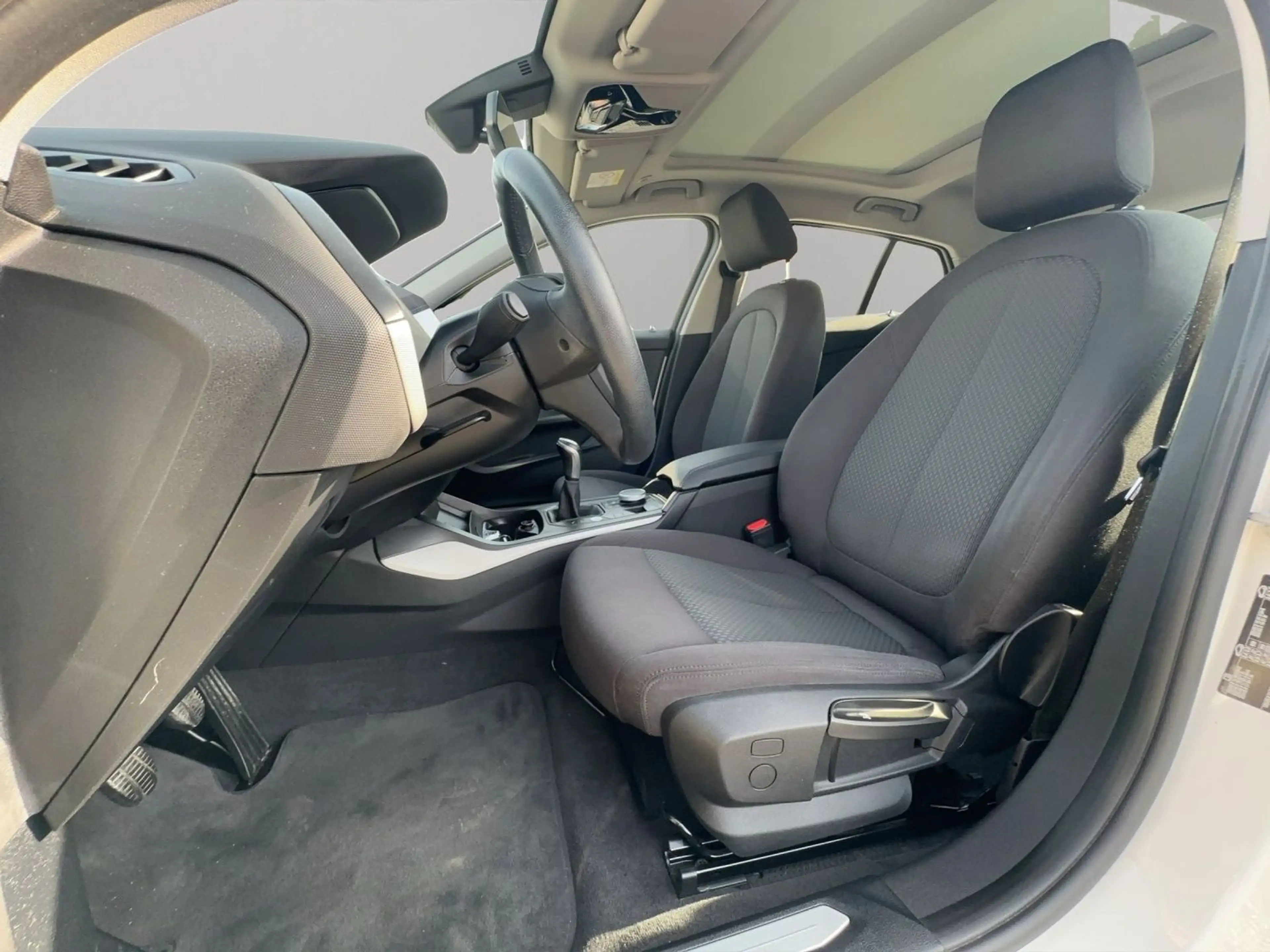 BMW 118 i Advantage LED Navi Kamera Pano — photo 11