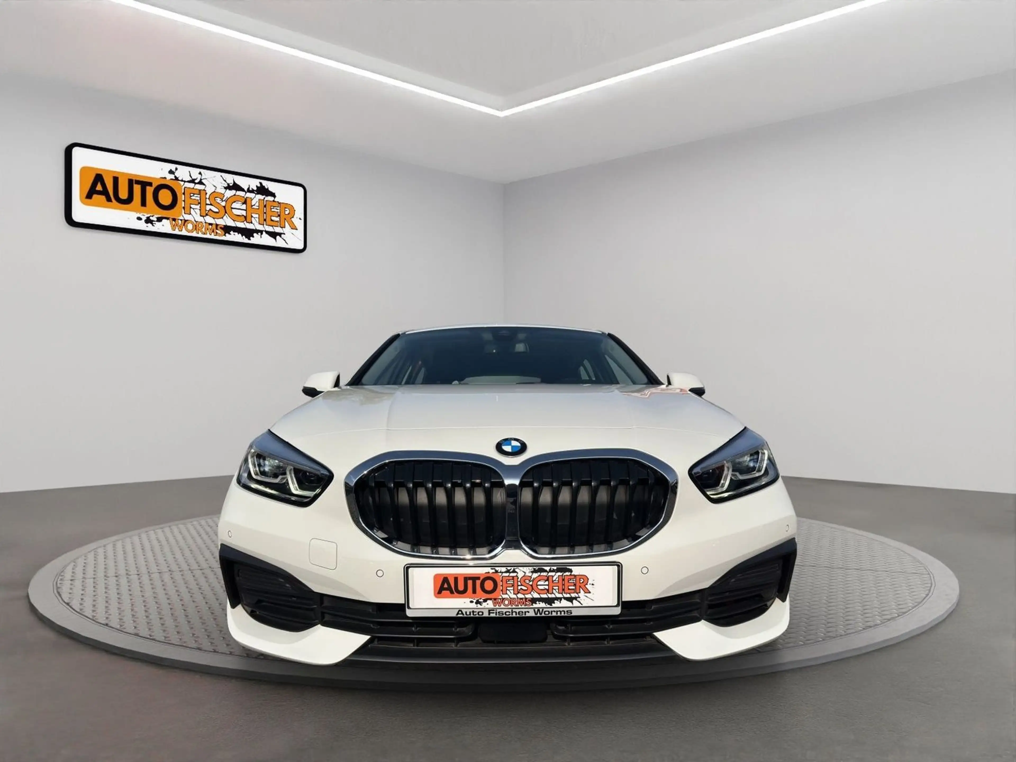 BMW 118 i Advantage LED Navi Kamera Pano — photo 2