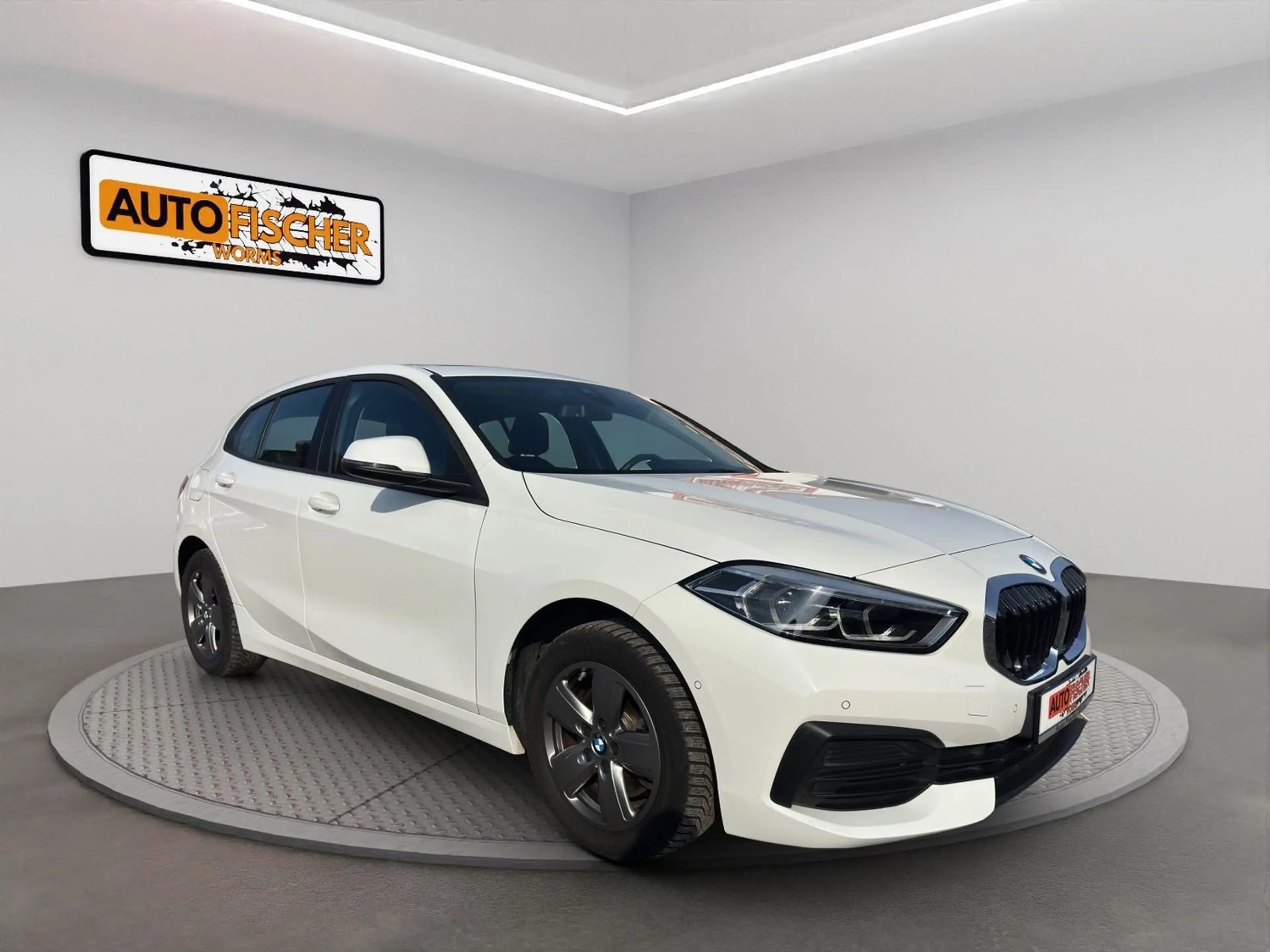 BMW 118 i Advantage  LED  Navi  Kamera  Pano