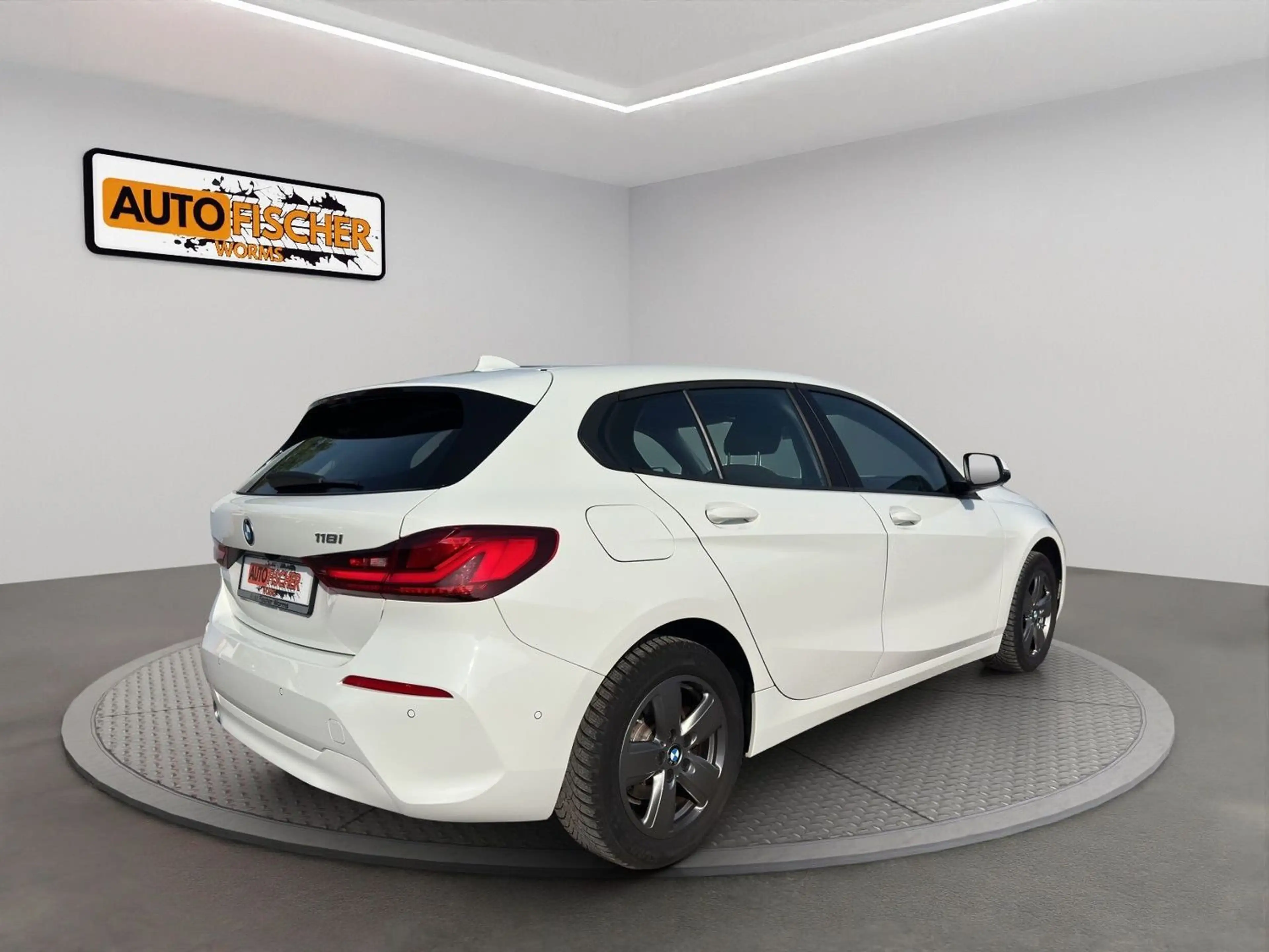 BMW 118 i Advantage LED Navi Kamera Pano — photo 7