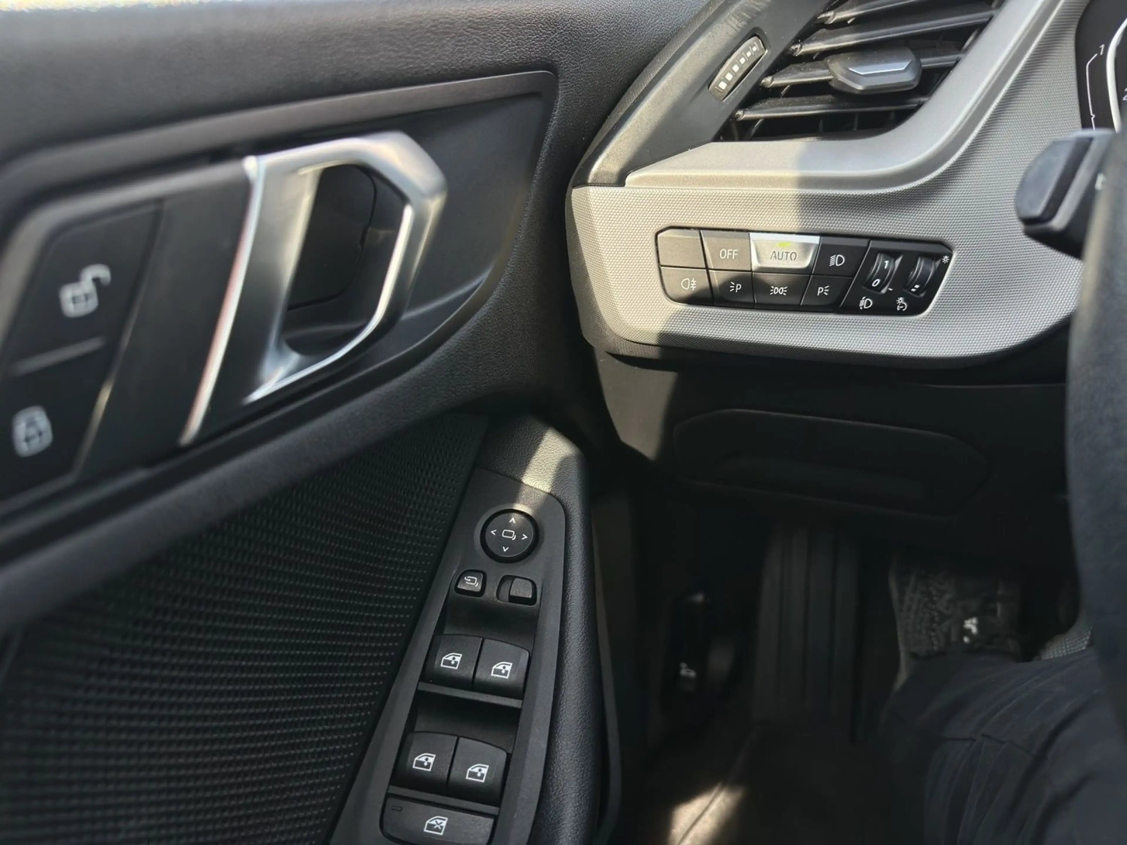 BMW 118 i Advantage LED Navi Kamera Pano — photo 17