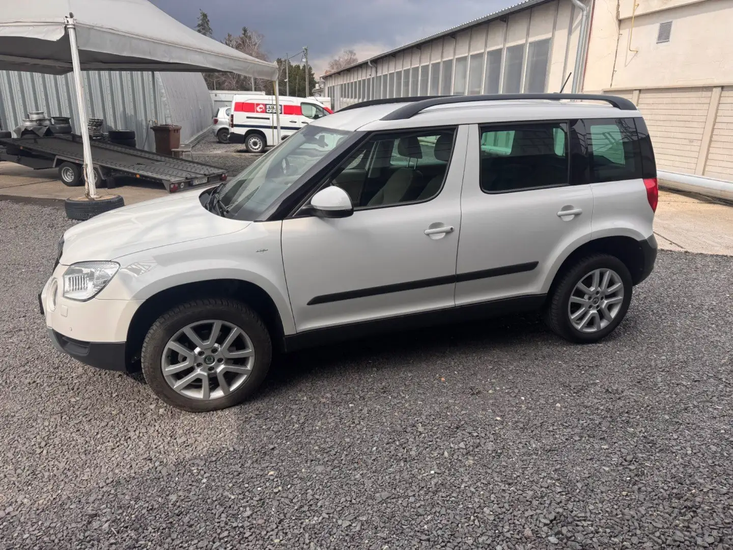 Skoda Yeti Yeti 2.0 TDI DSG 4x4 Elegance Weiß - 1