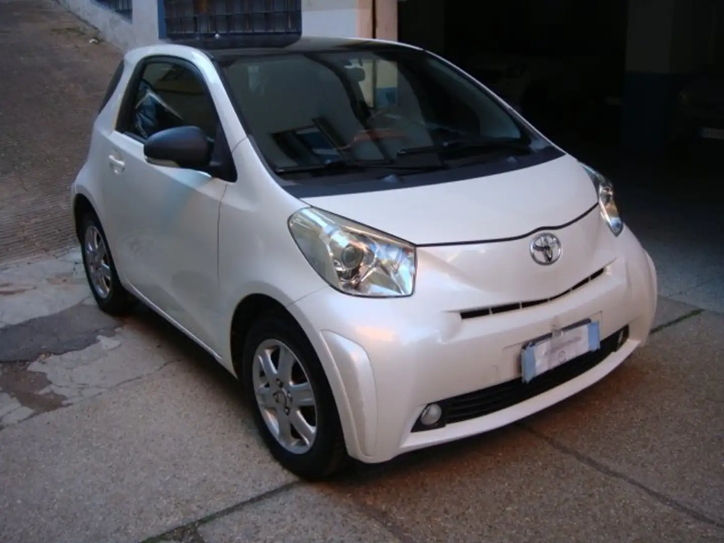 Toyota iQ iQ 1.0 Active (sol) cvt E5 Bianco - 1