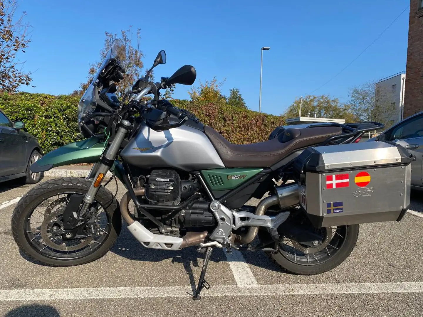 Moto Guzzi V 85 TT Centenario Grau - 2
