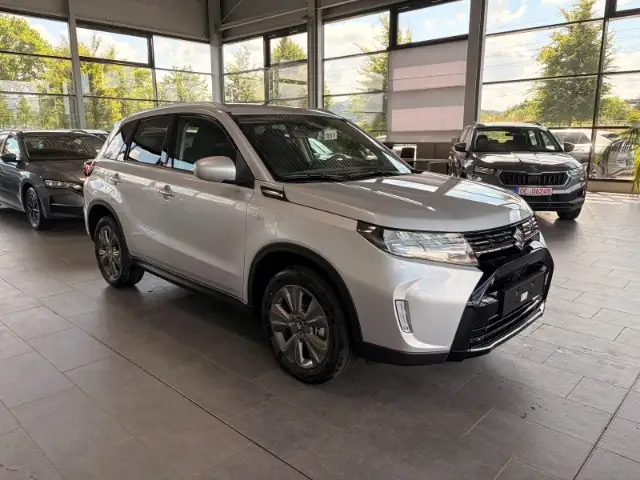 Suzuki Vitara view 3