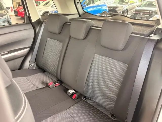Suzuki Vitara view 13