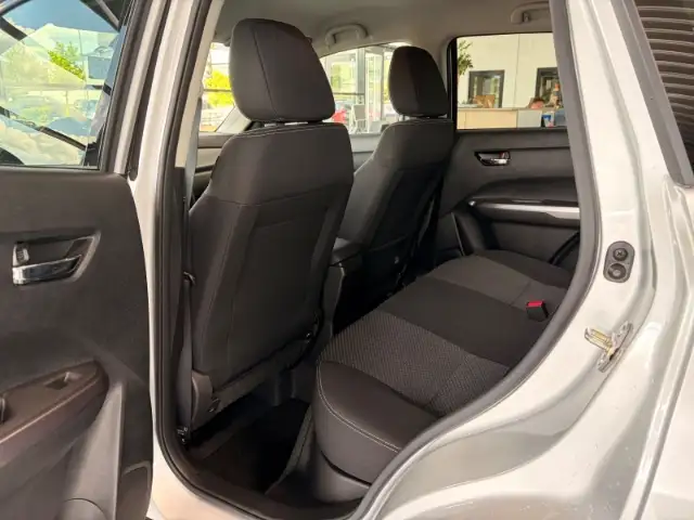 Suzuki Vitara view 12