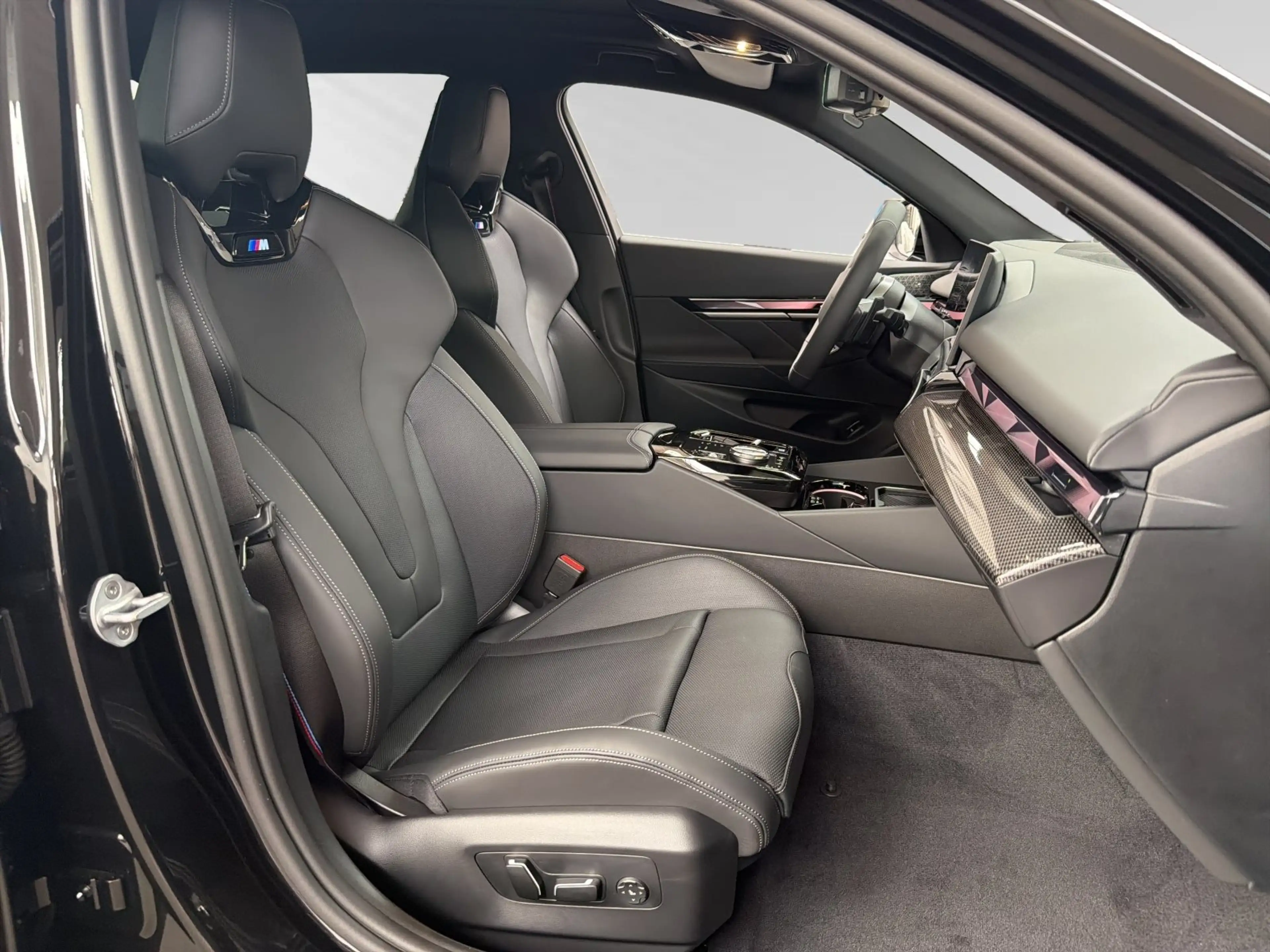 BMW 540 d xDrive Touring M Sport Pro|AHK|Pano|DAProf. — photo 8