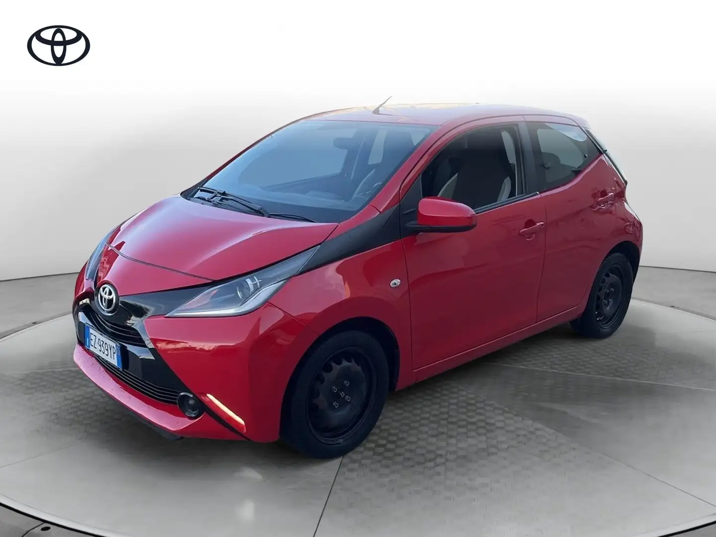 Toyota Aygo Aygo 1.0 VVT-i 69 CV 5 porte x-play Rood - 1