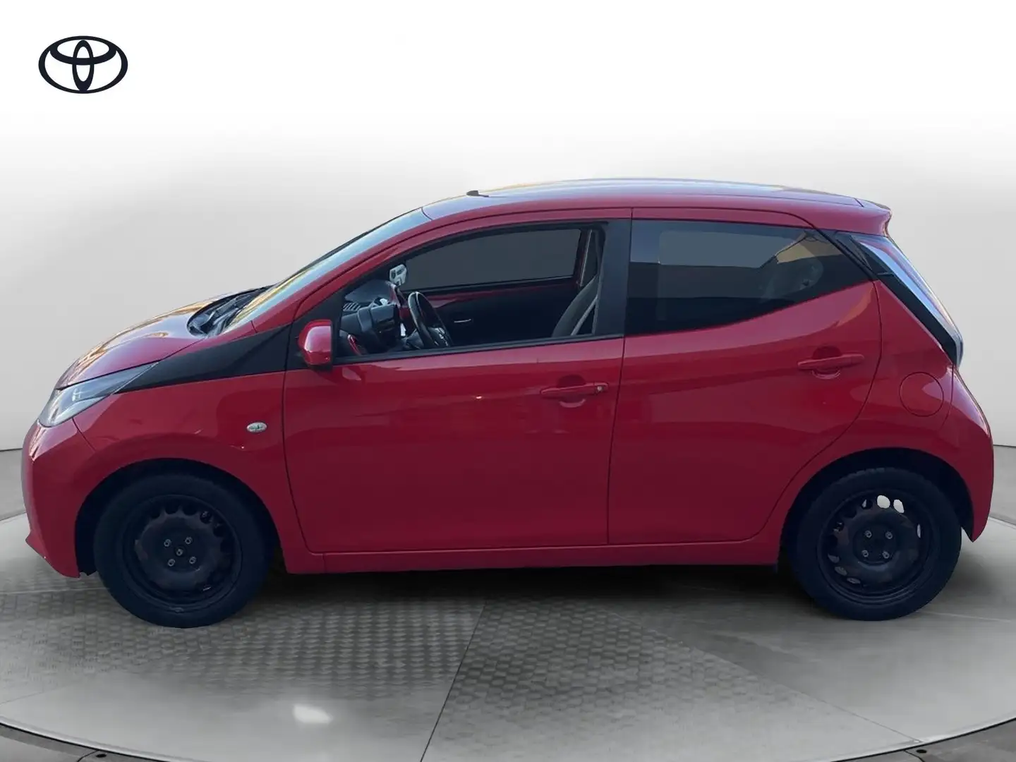 Toyota Aygo Aygo 1.0 VVT-i 69 CV 5 porte x-play Rood - 2