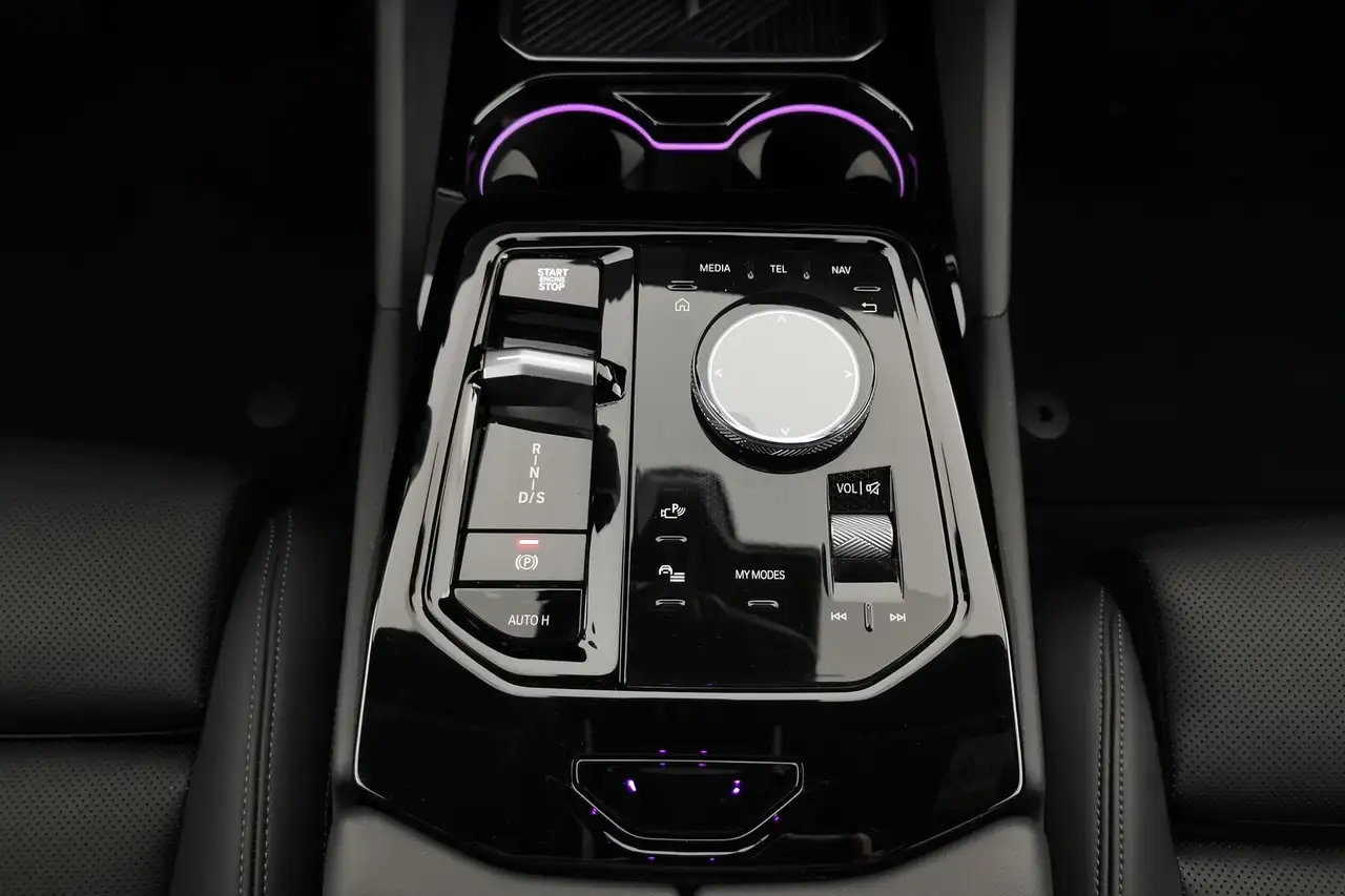 BMW 520 i M Sport Pano|Lt|harman|PAs+360el.S|AHK 13