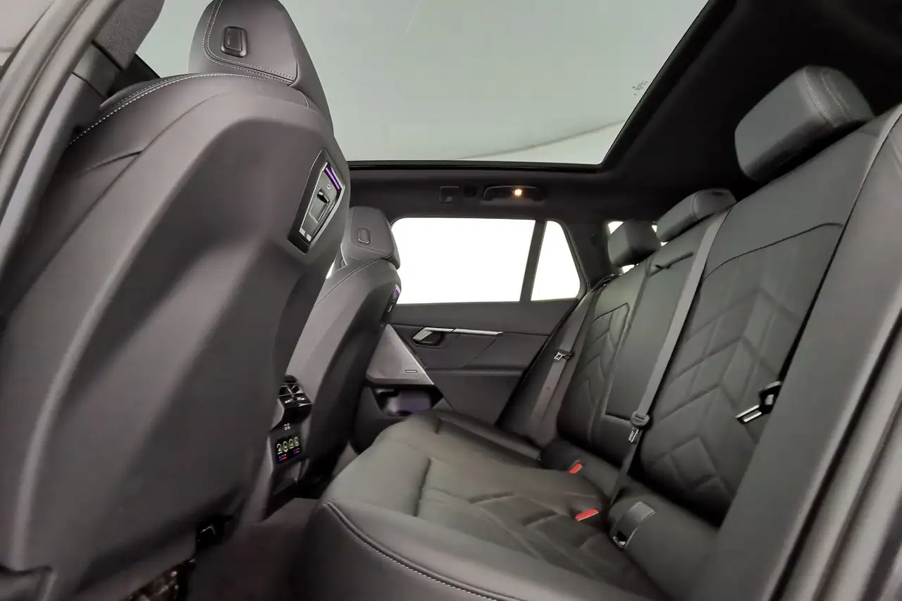 BMW 520 i M Sport Pano|Lt|harman|PAs+360el.S|AHK 17