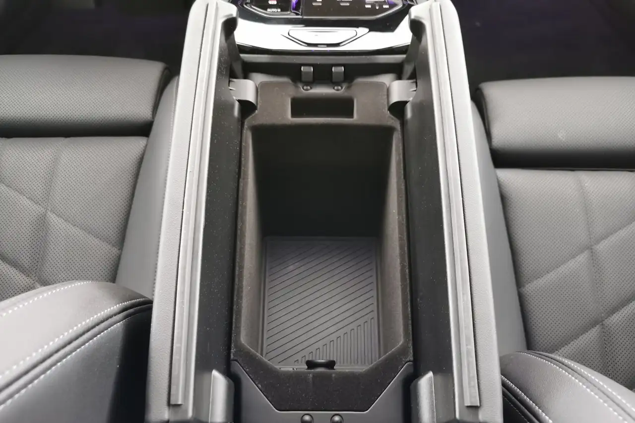 BMW 520 i M Sport Pano|Lt|harman|PAs+360el.S|AHK 14