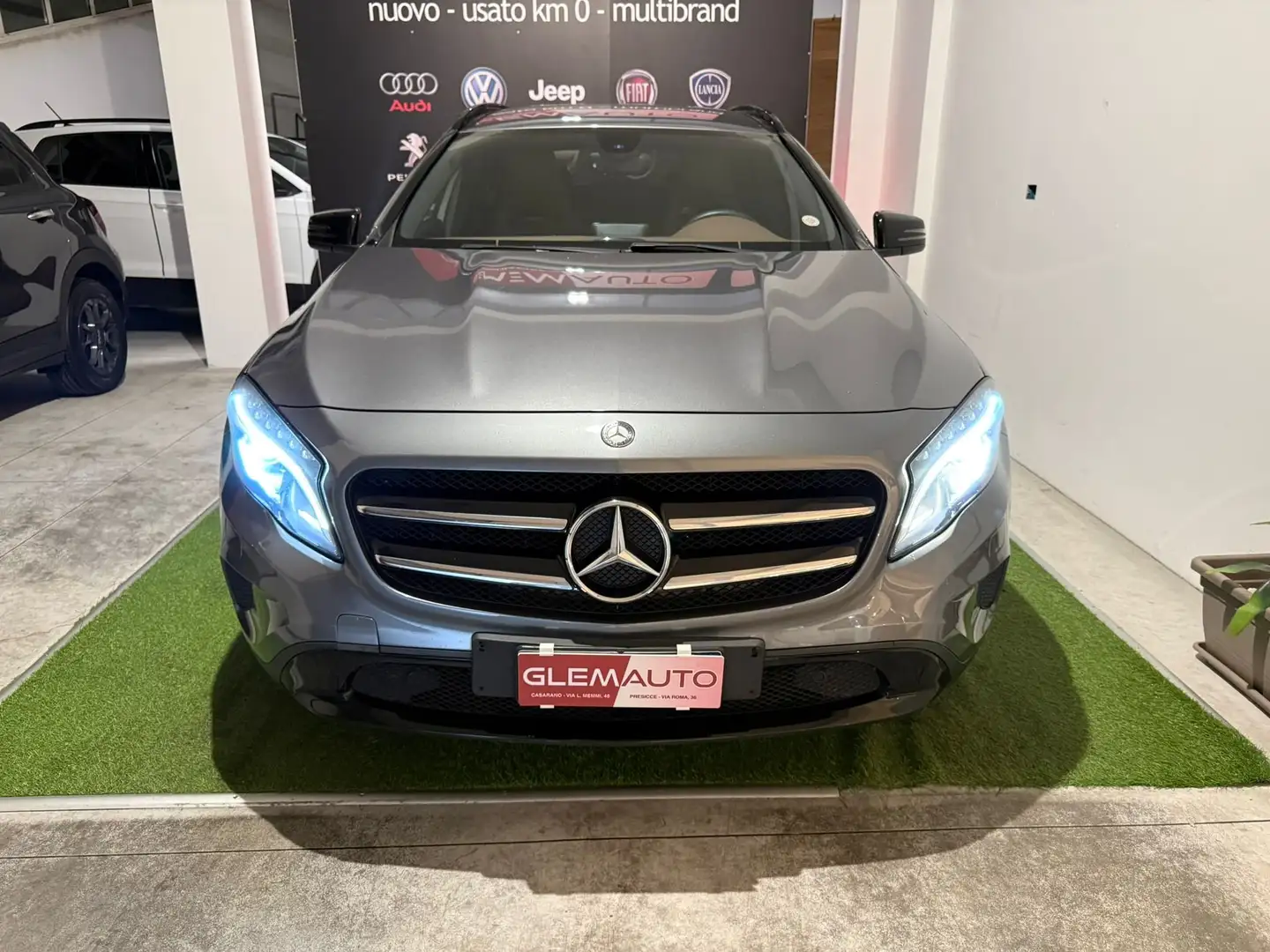 Mercedes-Benz GLA 200 GLA-X156 2014 d (cdi) Premium auto Grau - 1