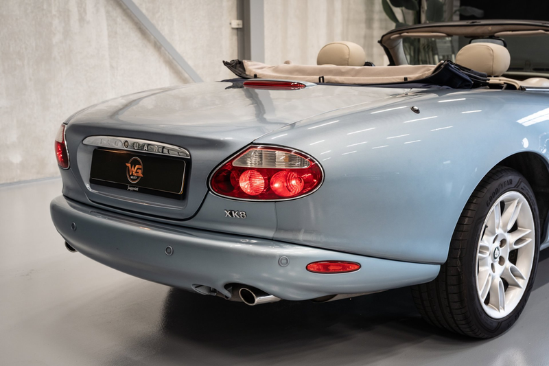 Jaguar XK8 4.0 V8 Convertible — photo 5