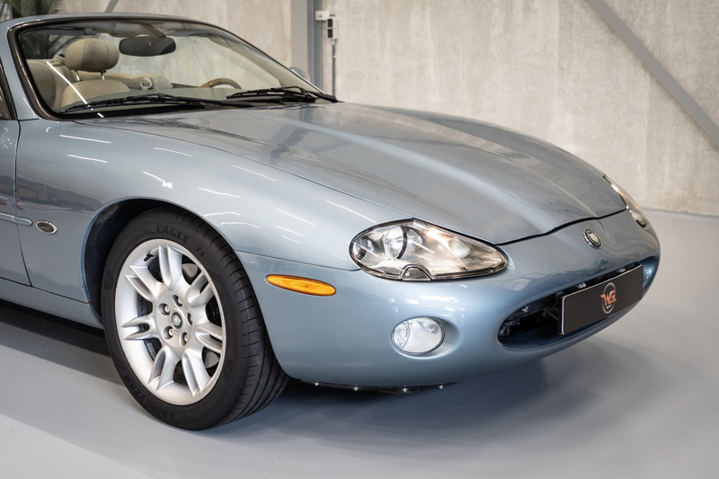 Jaguar XK8 4.0 V8 Convertible — photo 4