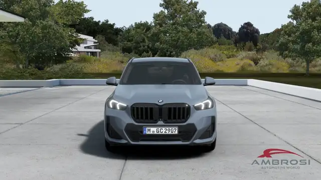 BMW X1 view 4