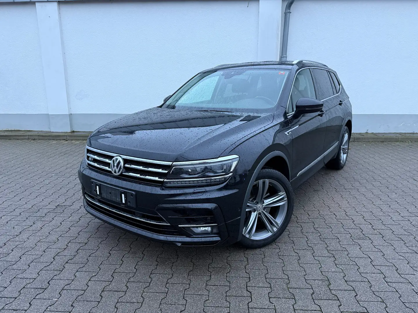 Volkswagen Tiguan Allspace Tiguan Allspace 2.0TSI 4M*R-Line*7-Sitzer*Carplay Schwarz - 1