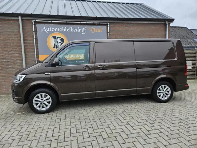 Volkswagen Transporter view 3