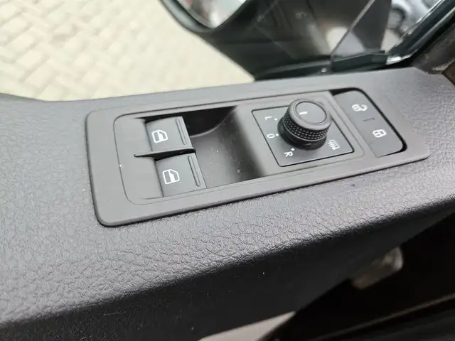 Volkswagen Transporter view 6