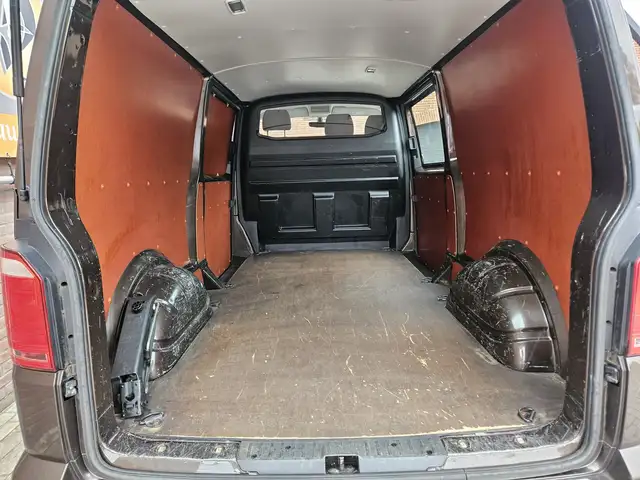 Volkswagen Transporter view 16
