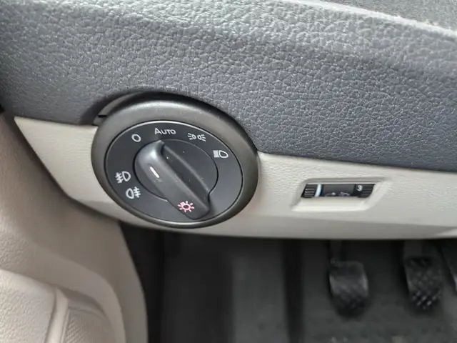 Volkswagen Transporter view 12