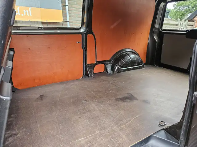 Volkswagen Transporter view 13