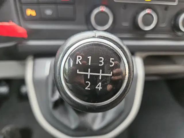 Volkswagen Transporter view 10