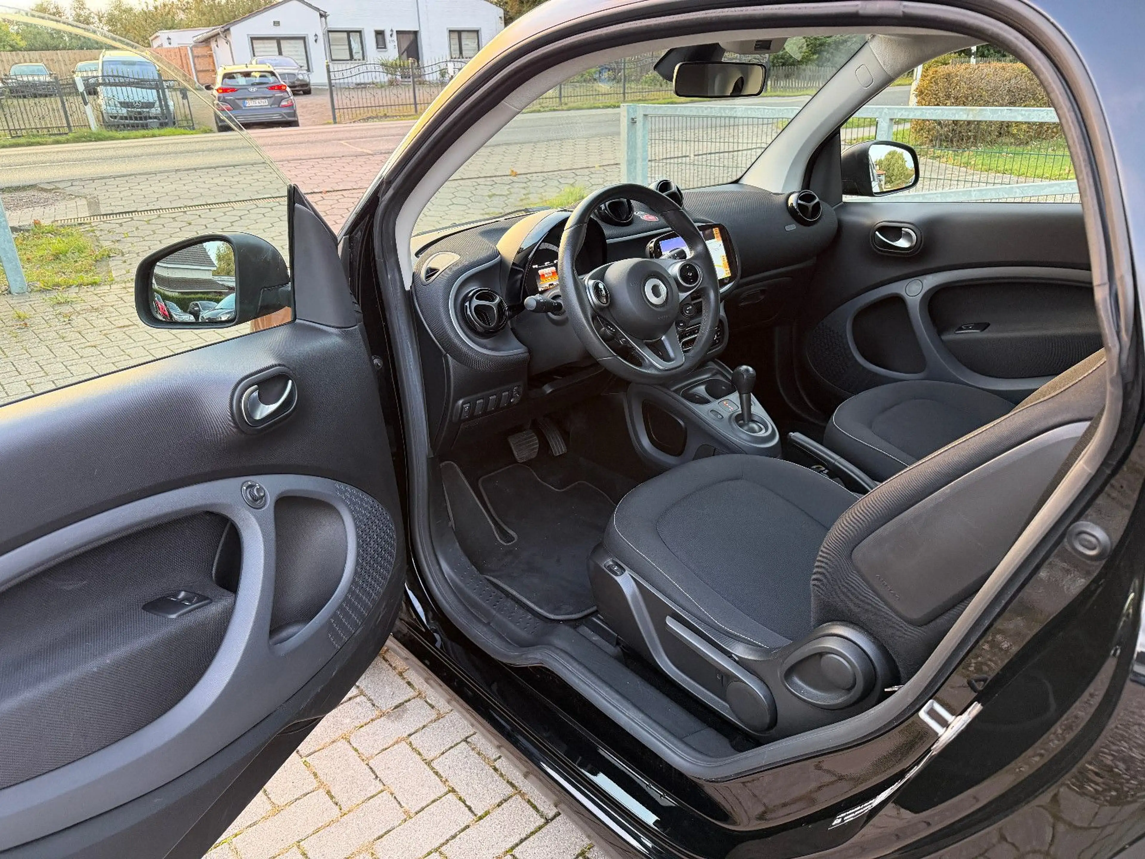 smart forTwo Passion AUTOMATIK-LED-PANO-NAVI-S.HEIZ — photo 9