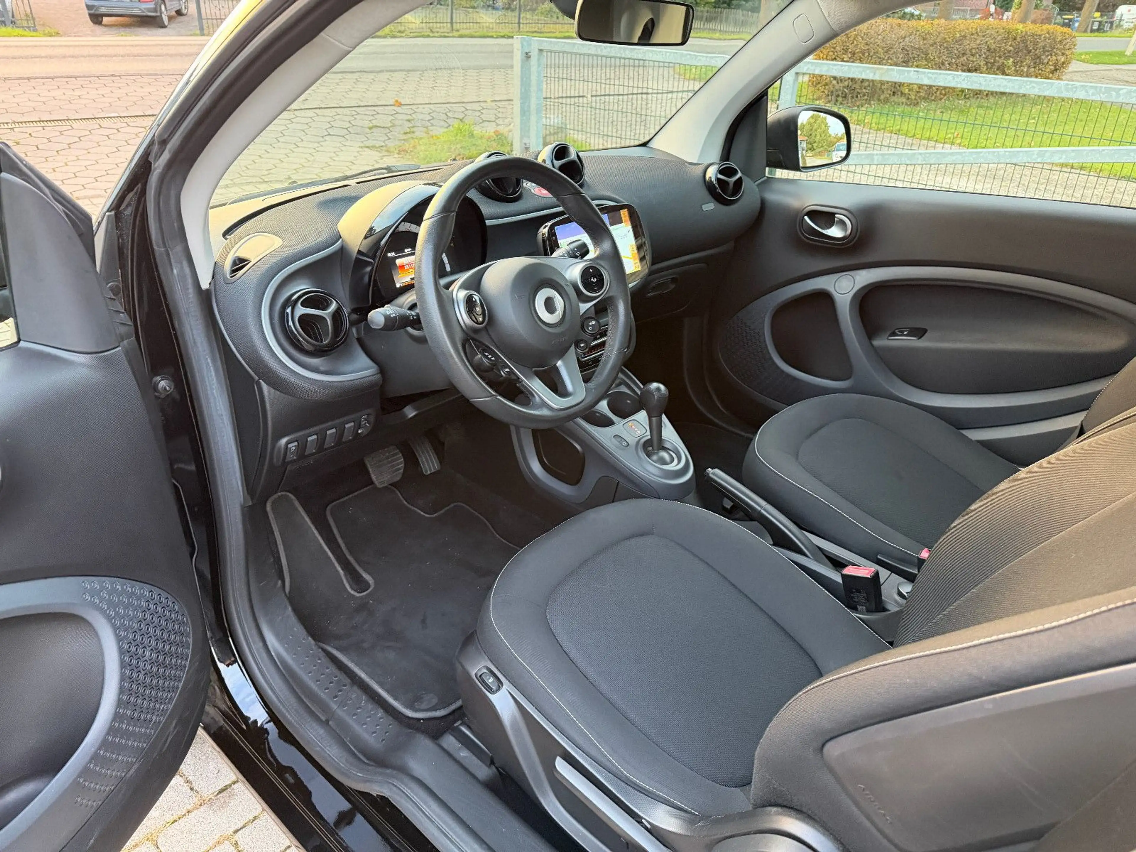 smart forTwo Passion AUTOMATIK-LED-PANO-NAVI-S.HEIZ — photo 10
