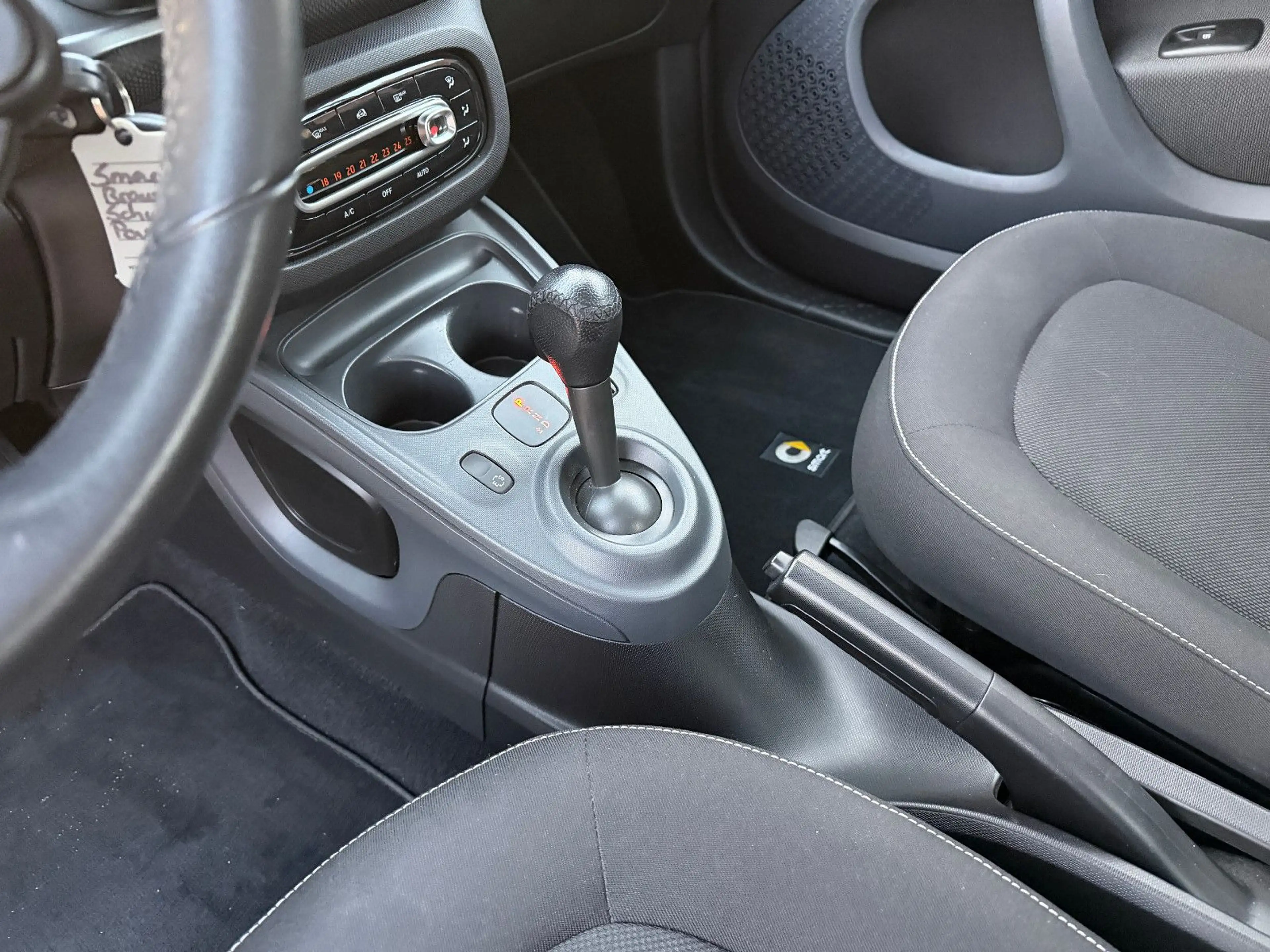 smart forTwo Passion AUTOMATIK-LED-PANO-NAVI-S.HEIZ — photo 12