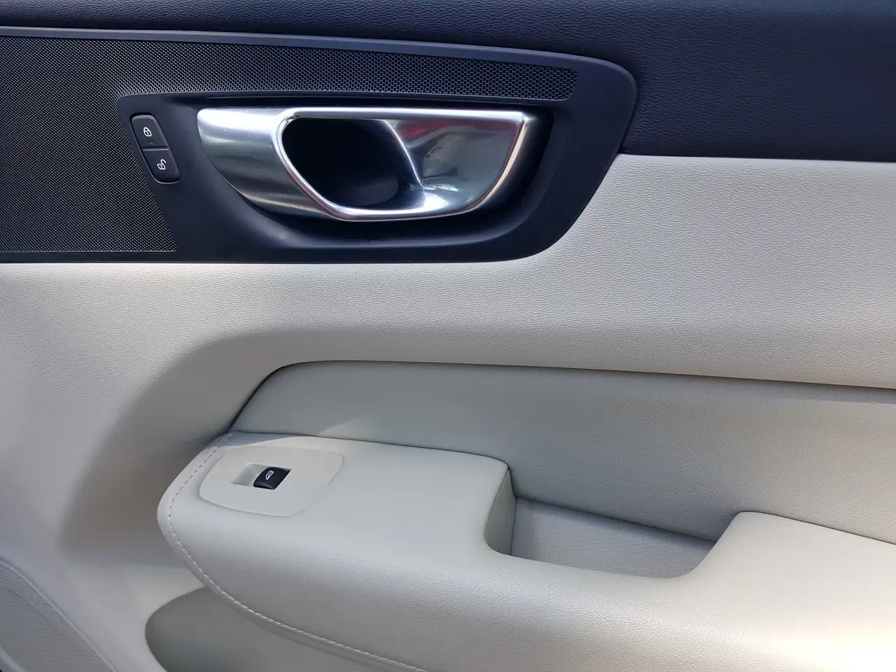 Volvo XC60 снимка Volvo XC60