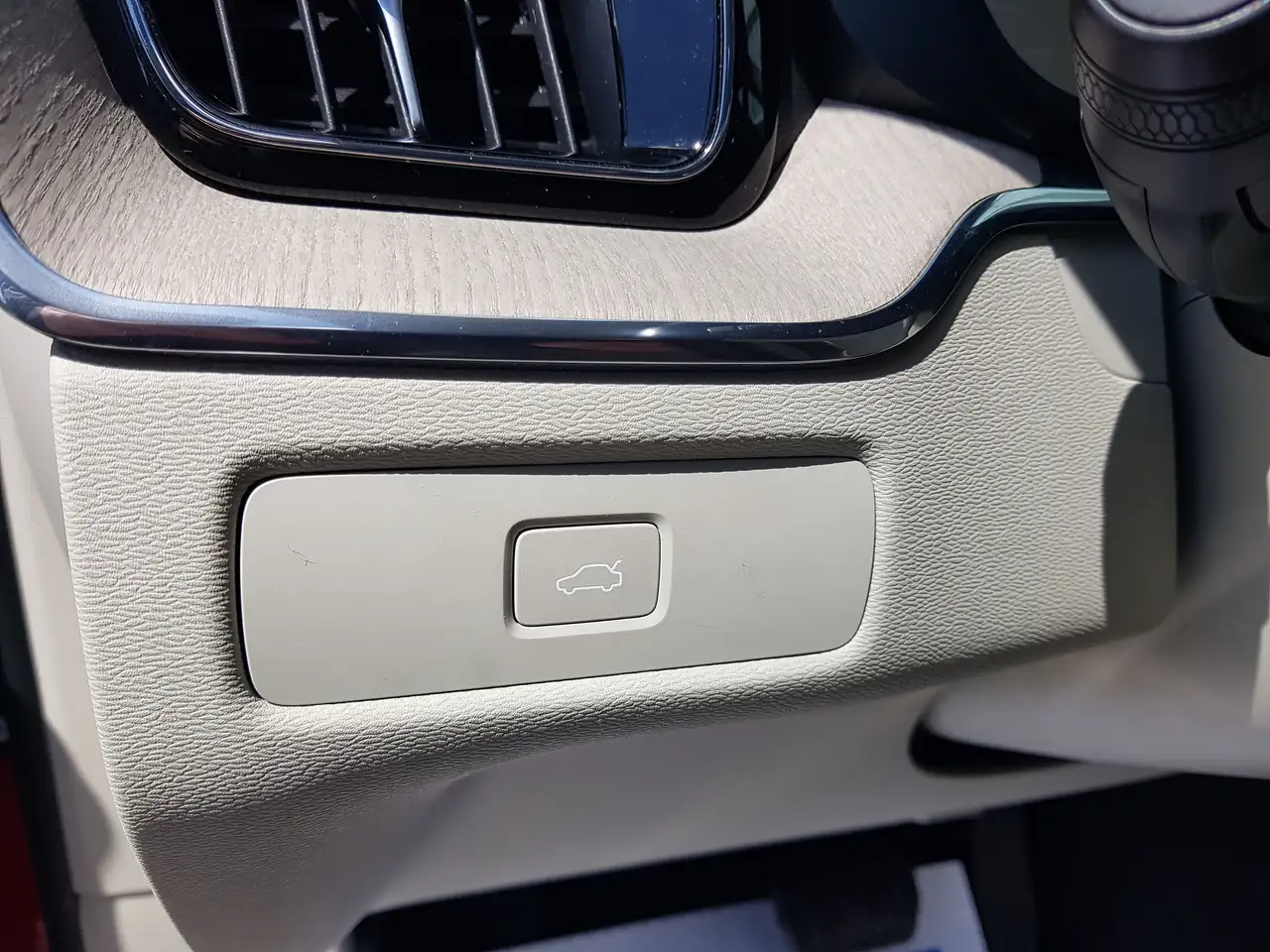 Volvo XC60 снимка Volvo XC60