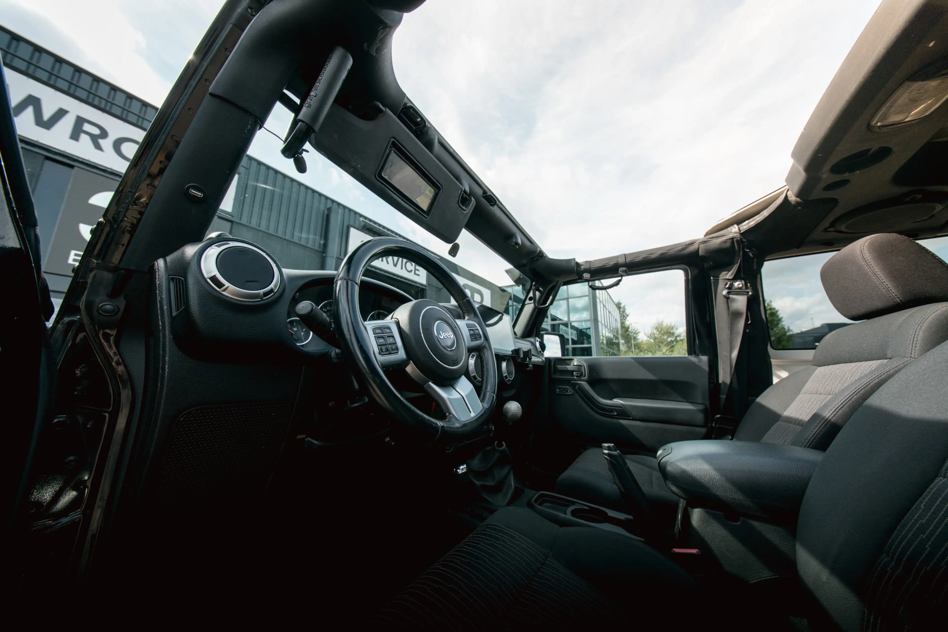 Jeep Wrangler 3.8 Hard-top Rubicon — photo 6