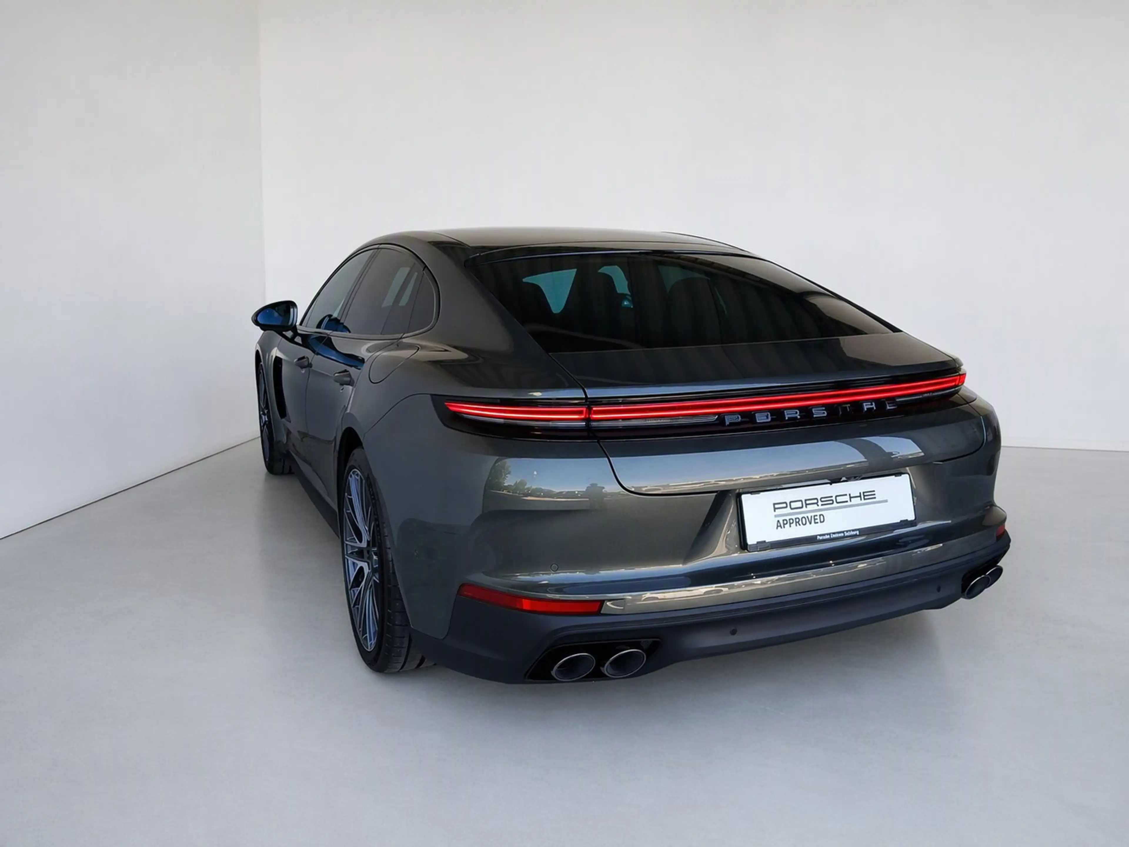 Porsche Panamera 4 E-Hybrid — photo 4