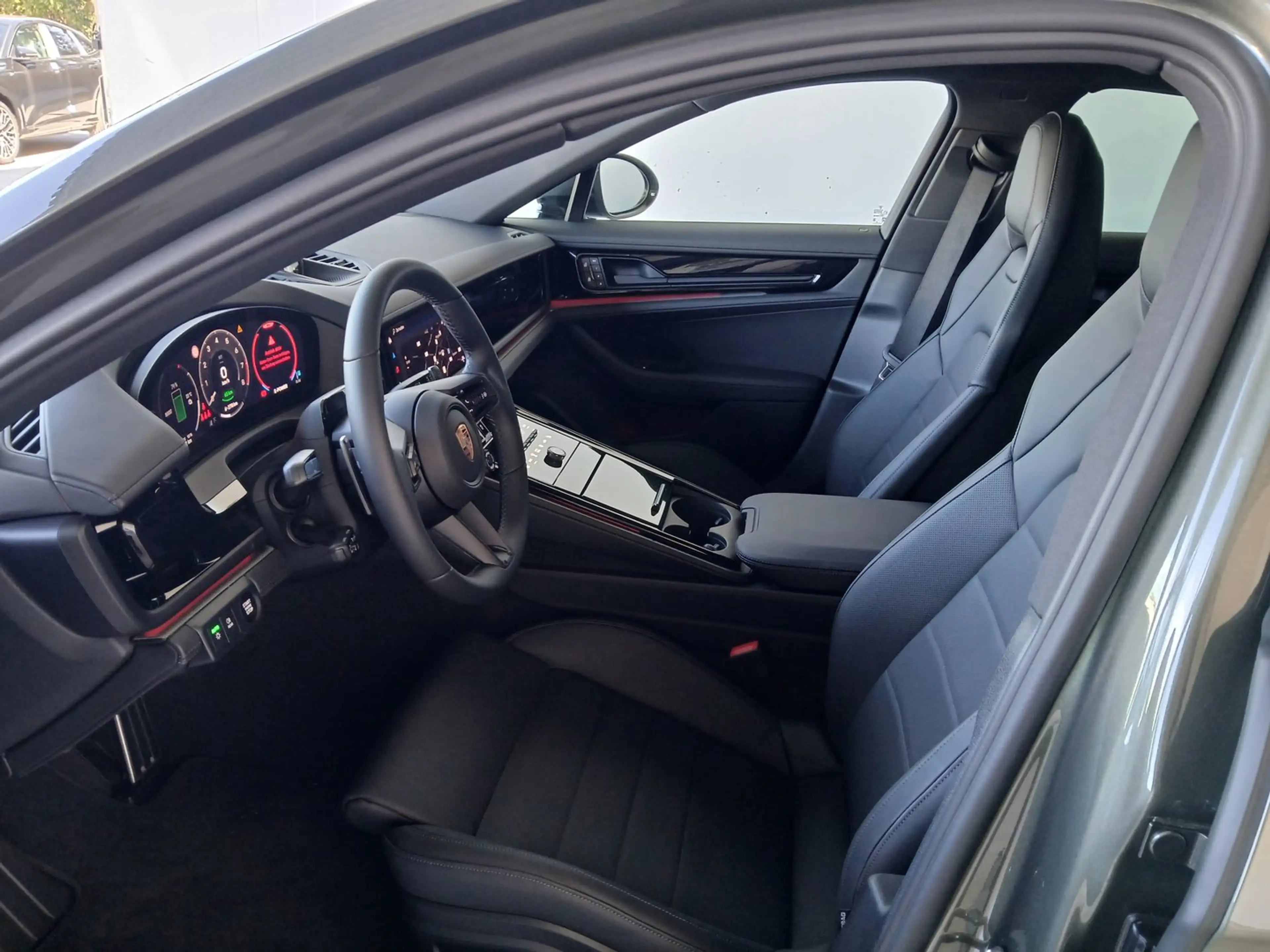 Porsche Panamera 4 E-Hybrid — photo 11