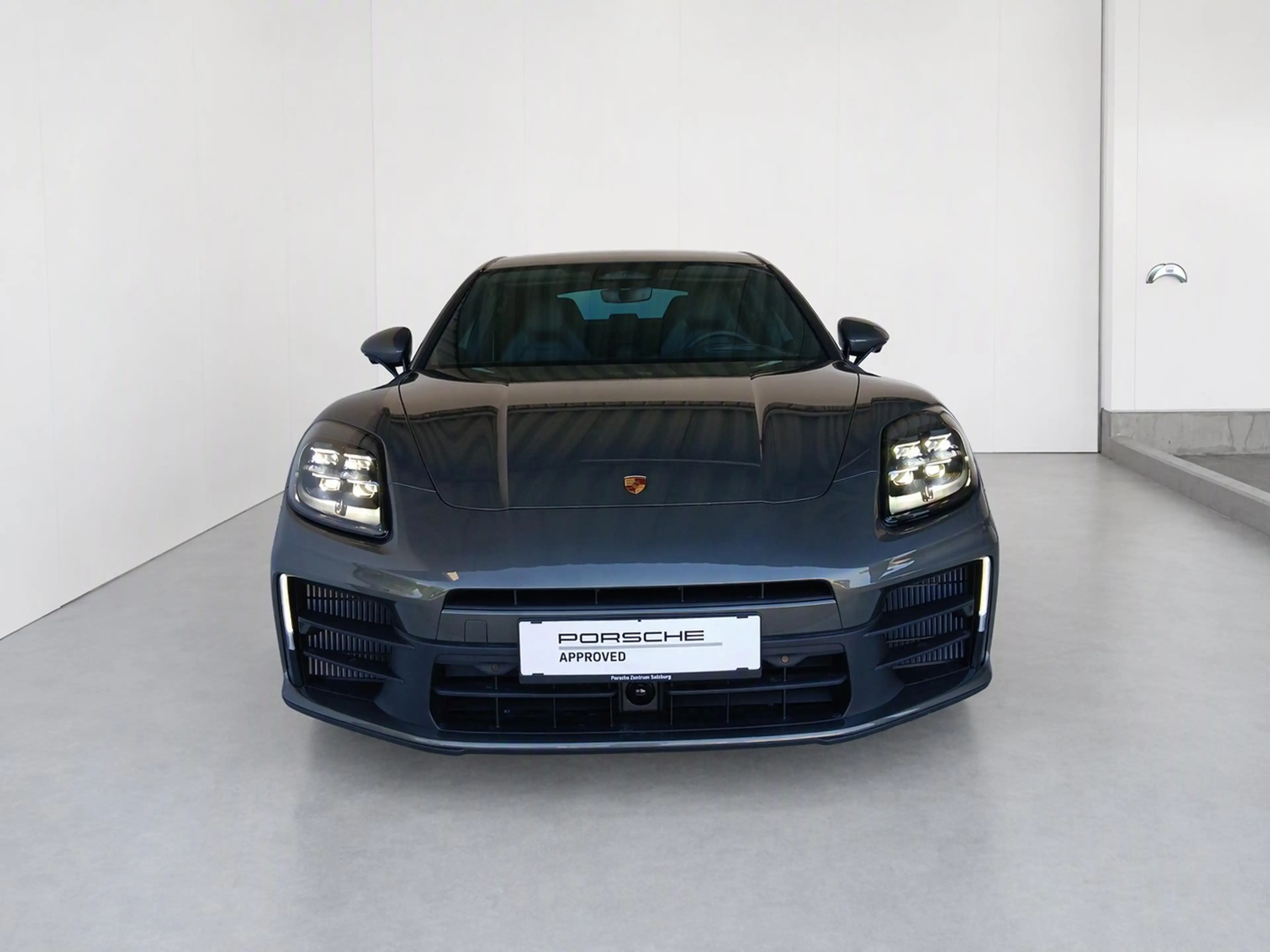 Porsche Panamera 4 E-Hybrid — photo 2