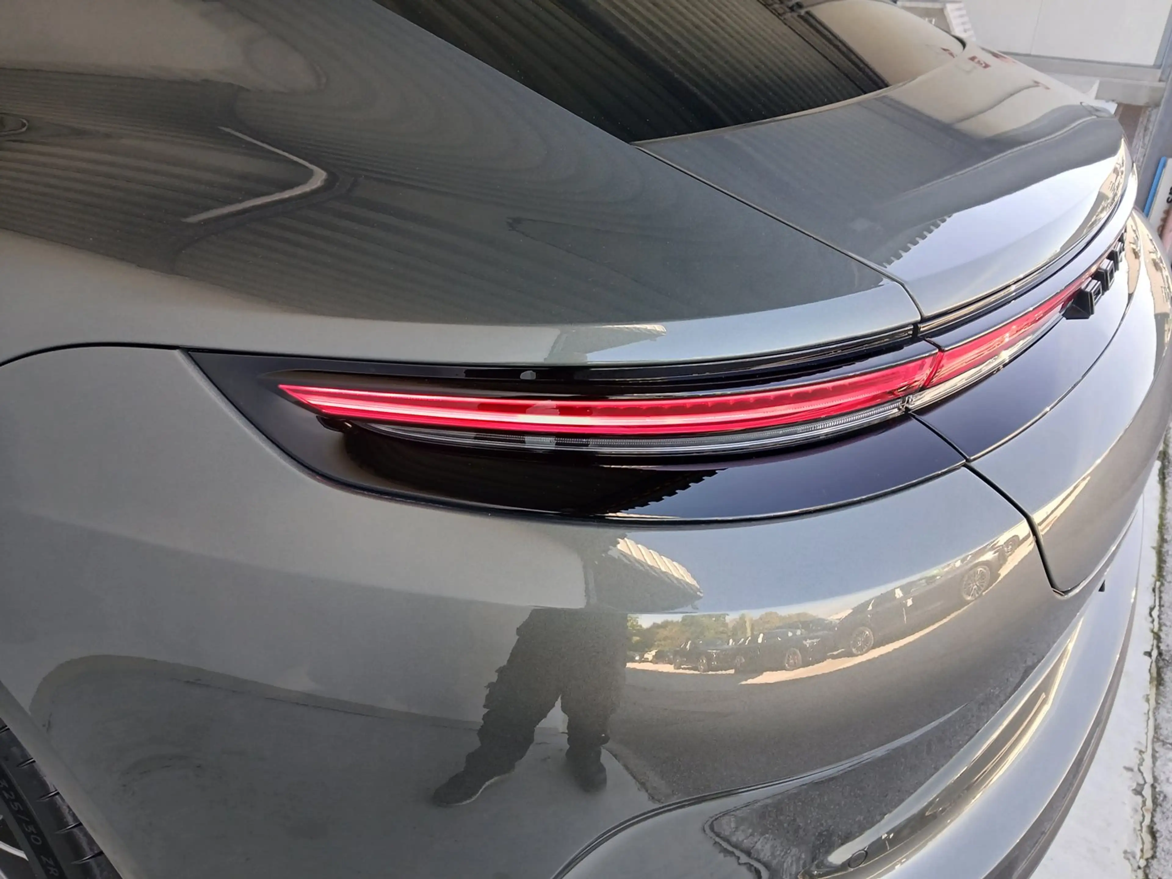 Porsche Panamera 4 E-Hybrid — photo 10