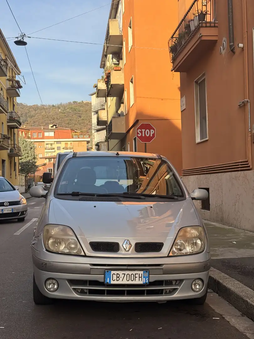 Renault Scenic 2.0 16V Emotion - 1