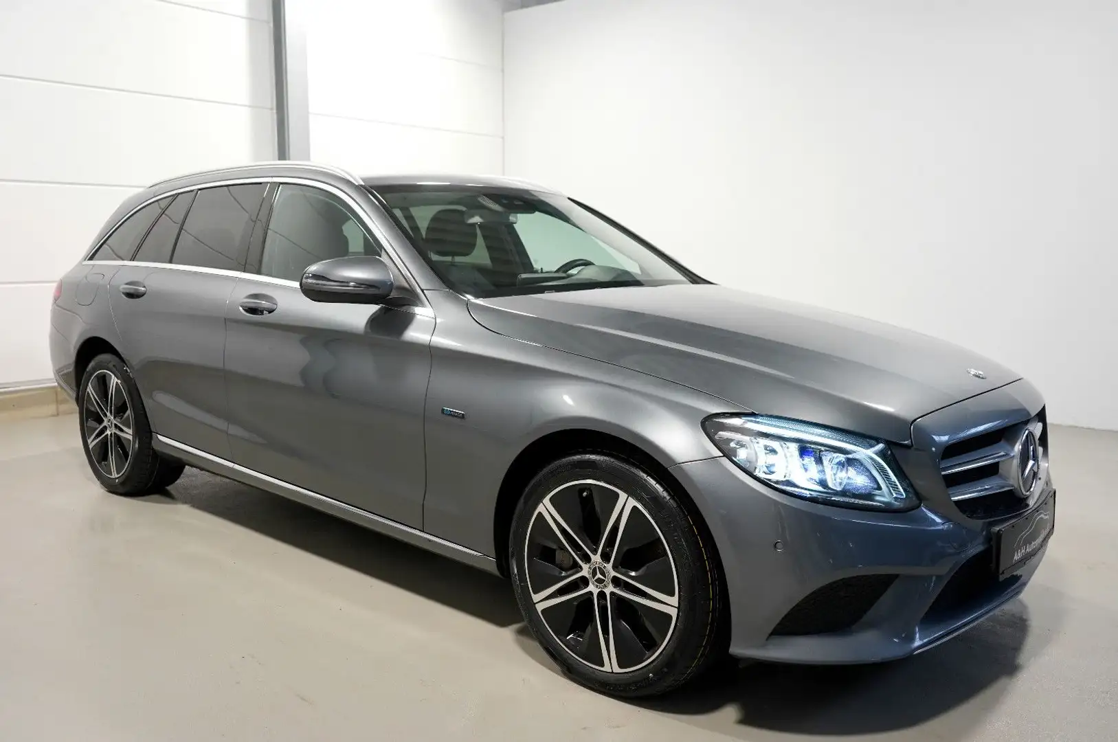 Mercedes-Benz C 300 T de Avantgarde *AHK*MULTIBEAM*KAMERA* Grau - 1