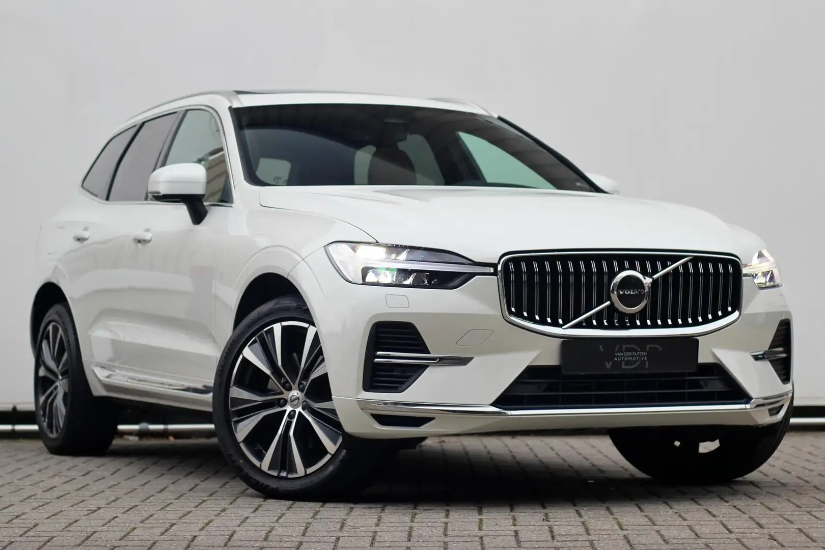 Volvo XC60 T8 AWD Inscription Exclusive|Pano|Ventilatie|H/K Wit - 1