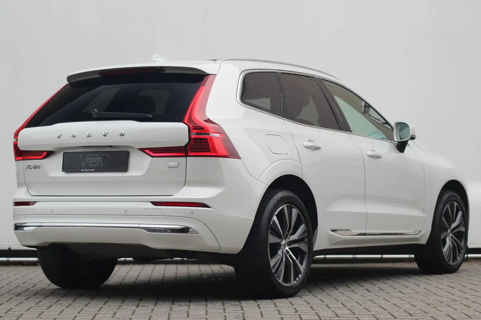 Volvo XC60 T8 AWD Inscription Exclusive|Pano|Ventilatie|H/K Wit - 2