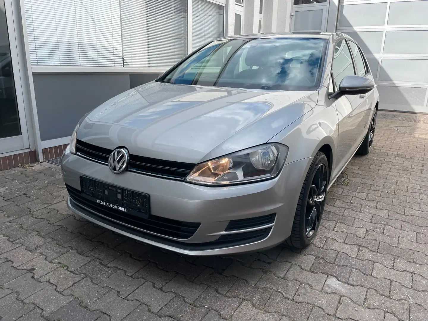 Volkswagen Golf VII Lim. Trendline BMT*AUTOMATIK* Argent - 1