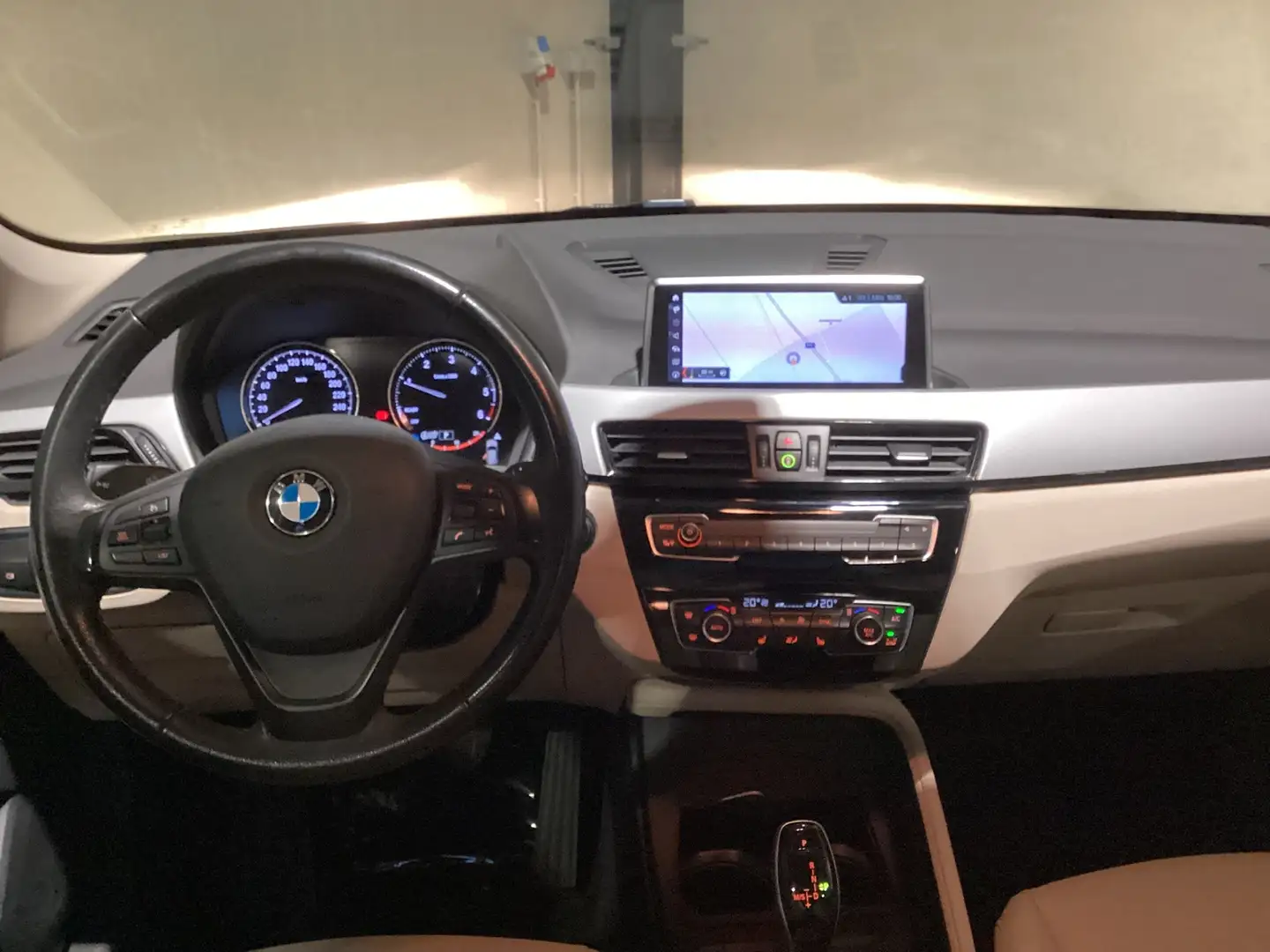 BMW X1 1.5d/1steEig/119000km/Leder/Alu/Panodak/Nav/Cruise Noir - 2