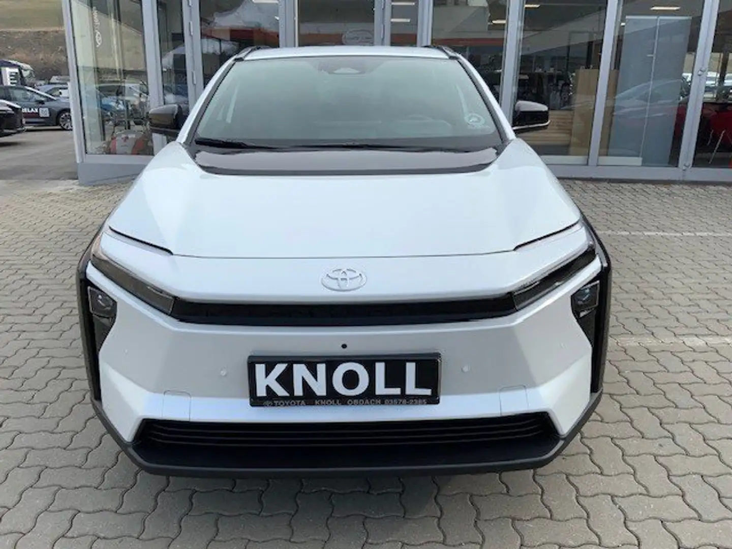 Toyota bZ4X AWD Active Drive 4WD GEWERBEAKTION Weiß - 2