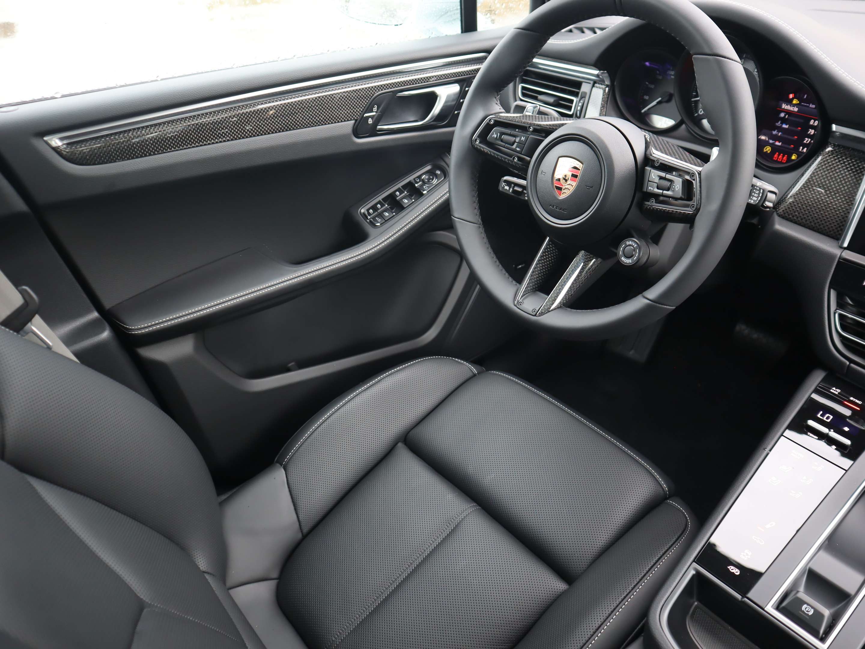 2026 Porsche Macan GTS AWD thumb 15